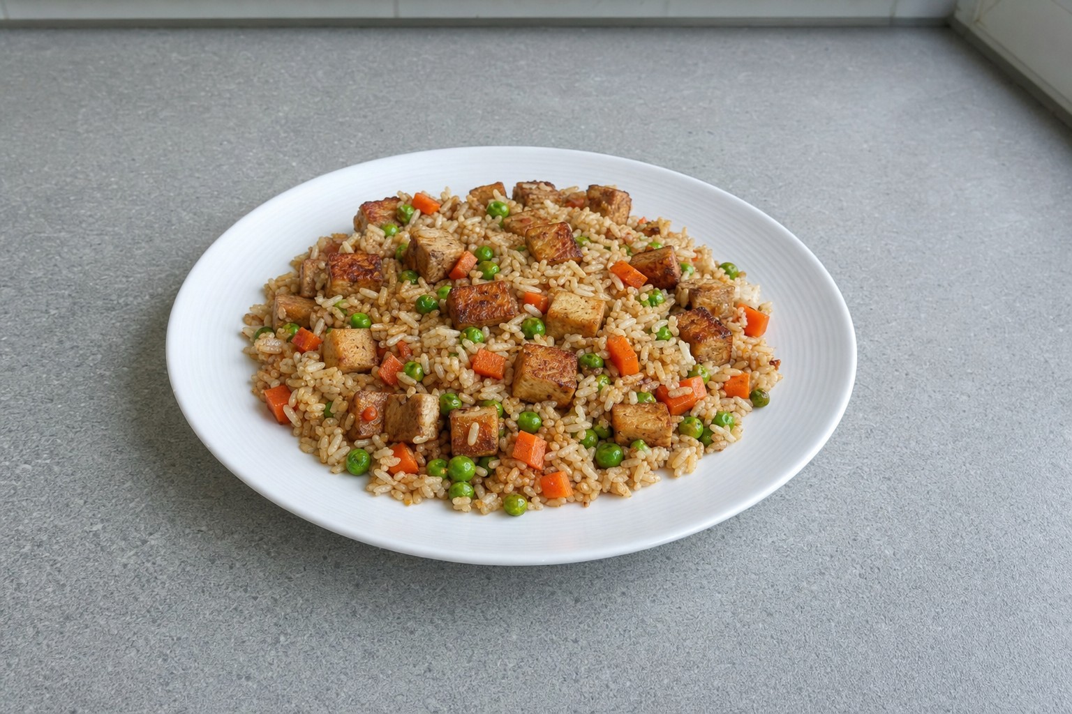 Arroz Frito de Tofu e Ervilhas