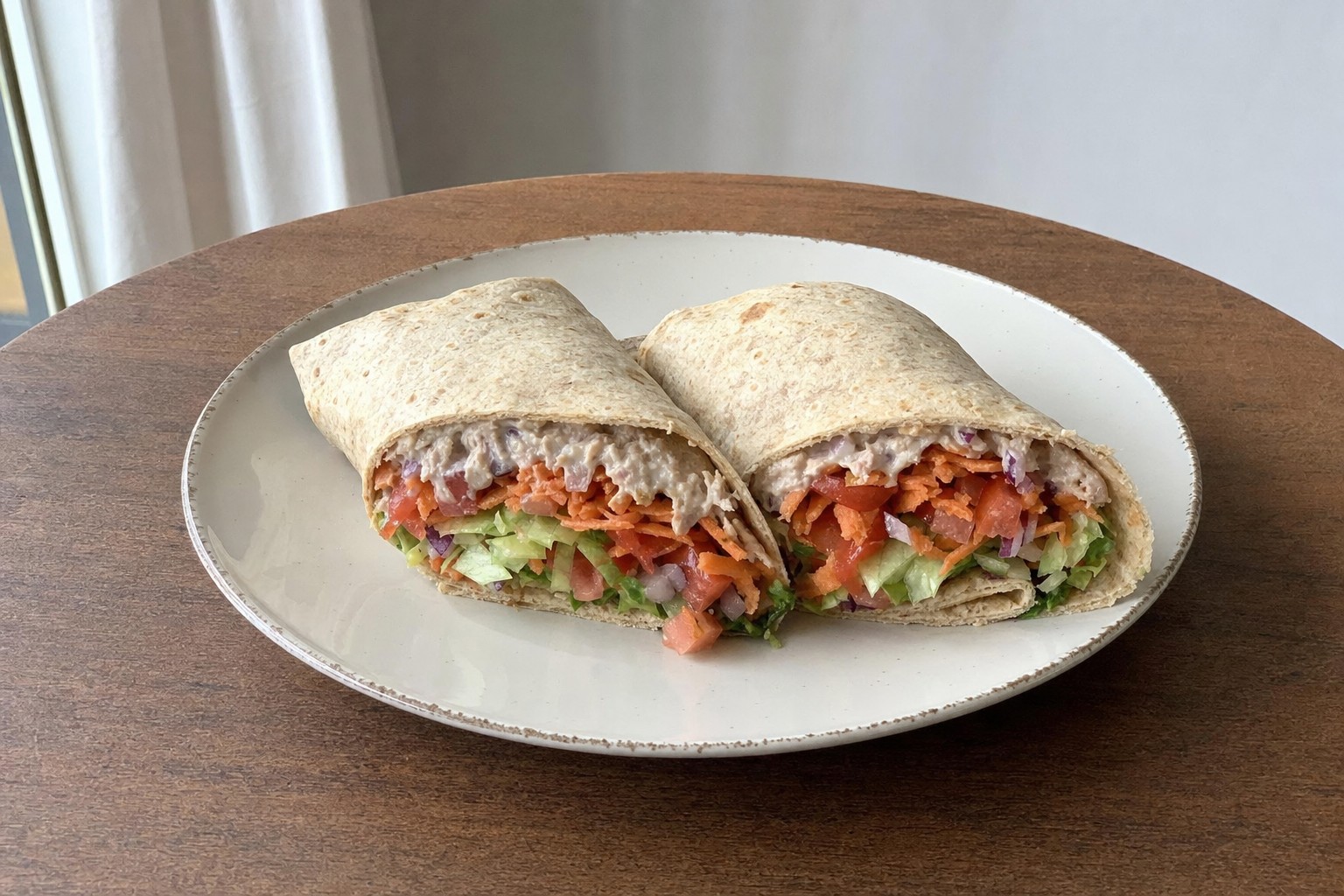 Wrap de Atum com Cenoura e Iogurte Grego