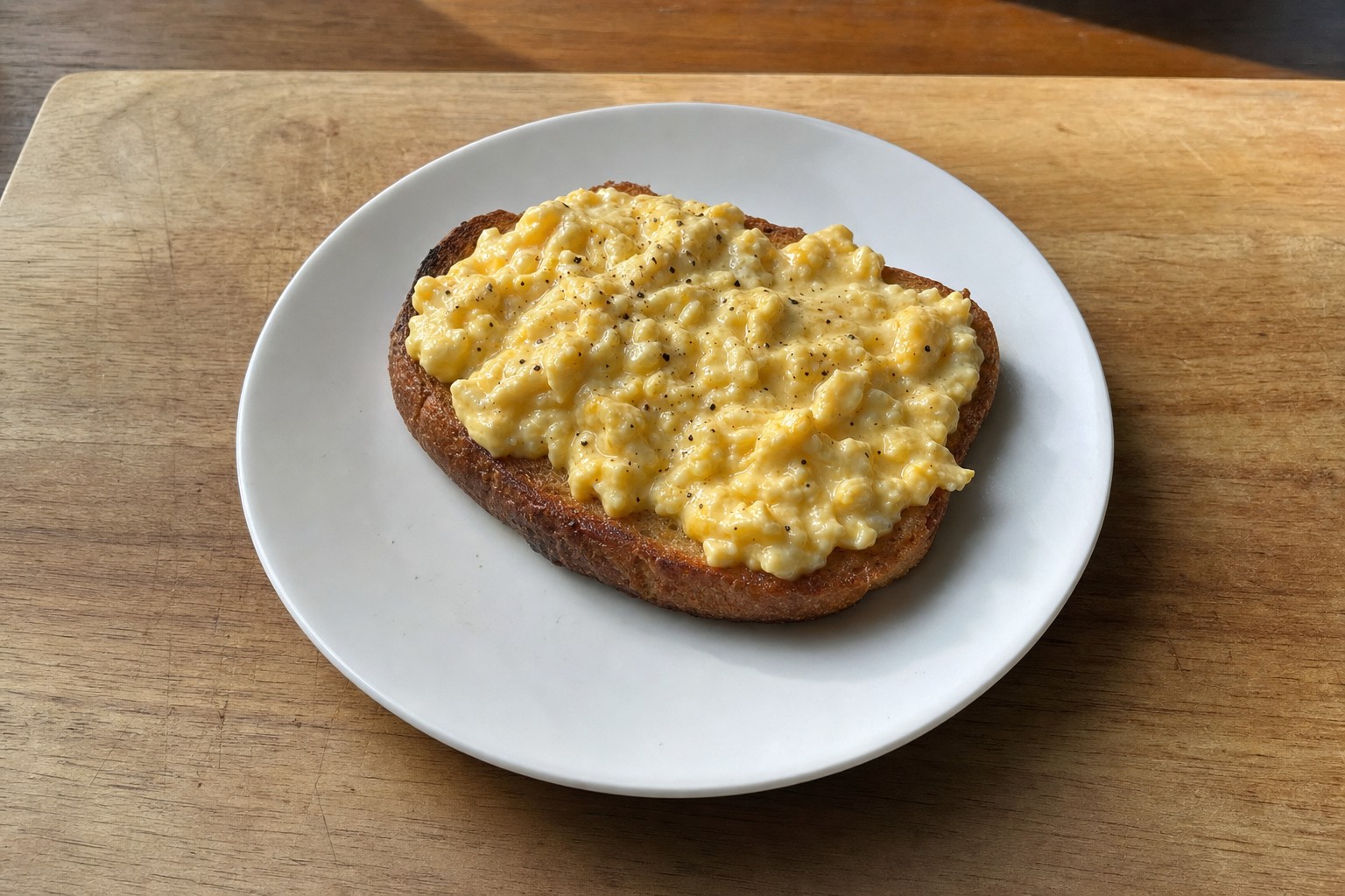 Ovos Mexidos Cremosos com Tosta