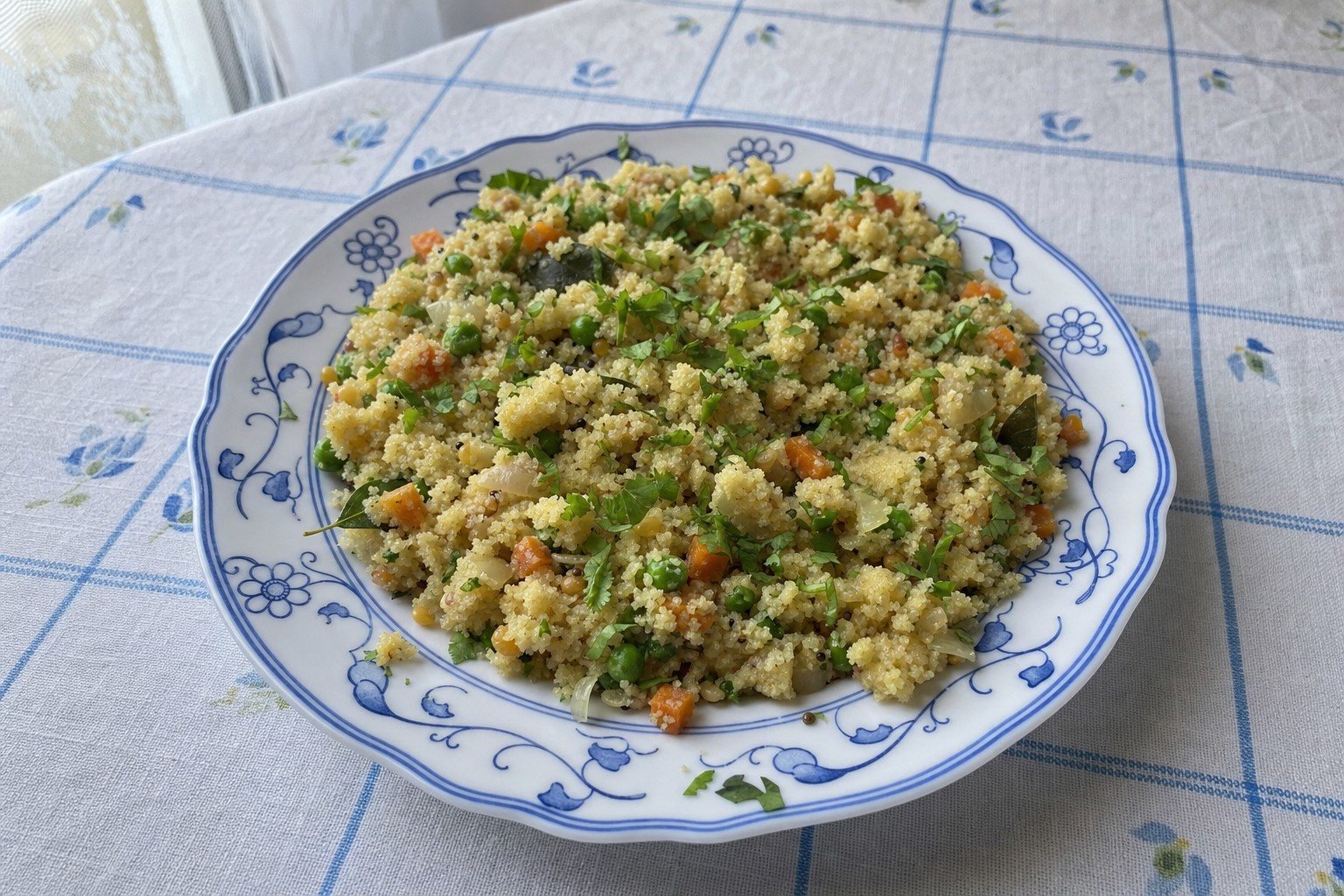Upma de Sêmola com Legumes