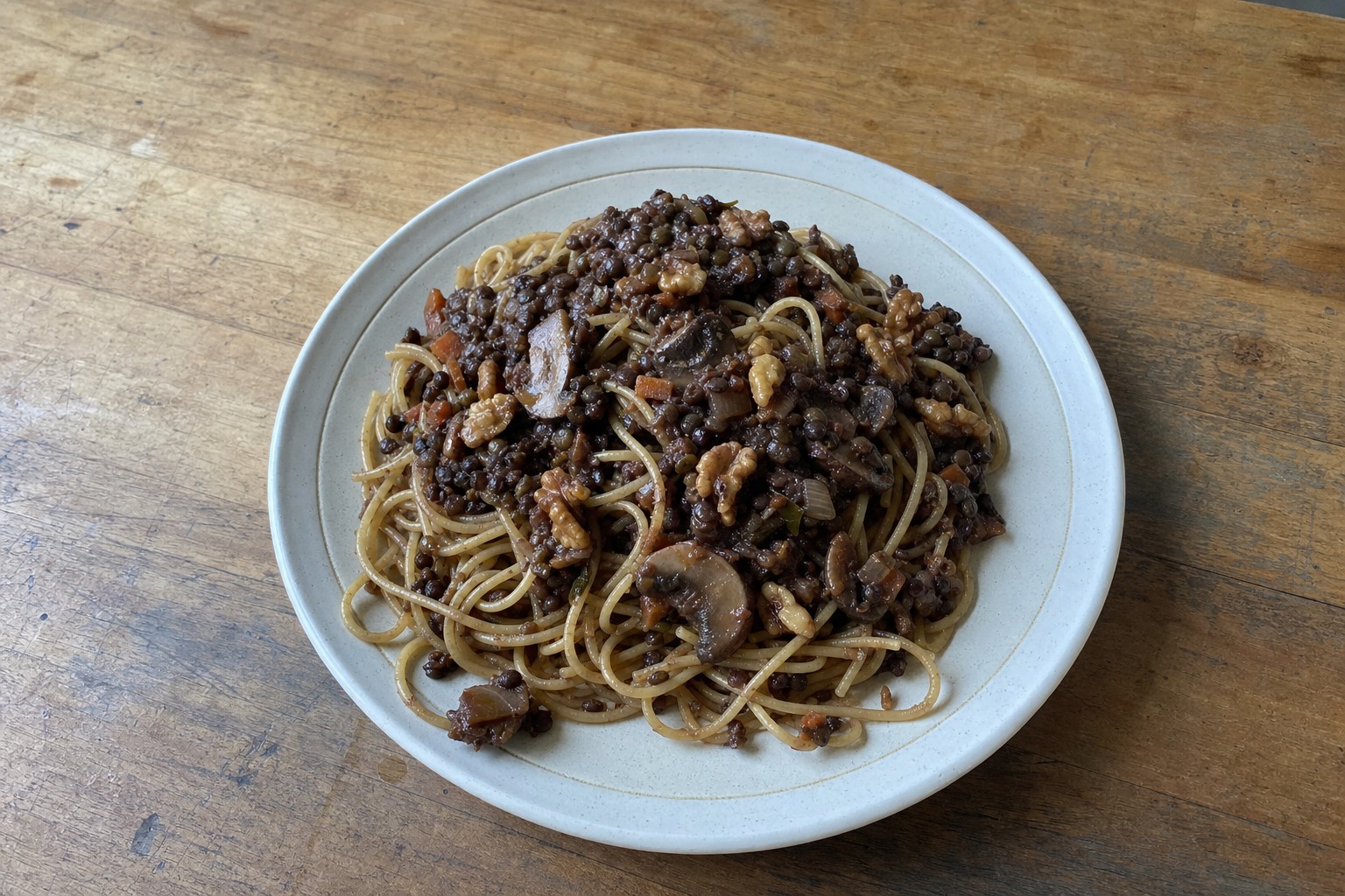 Bolonhesa Vegan com Lentilhas, Cogumelos e Nozes