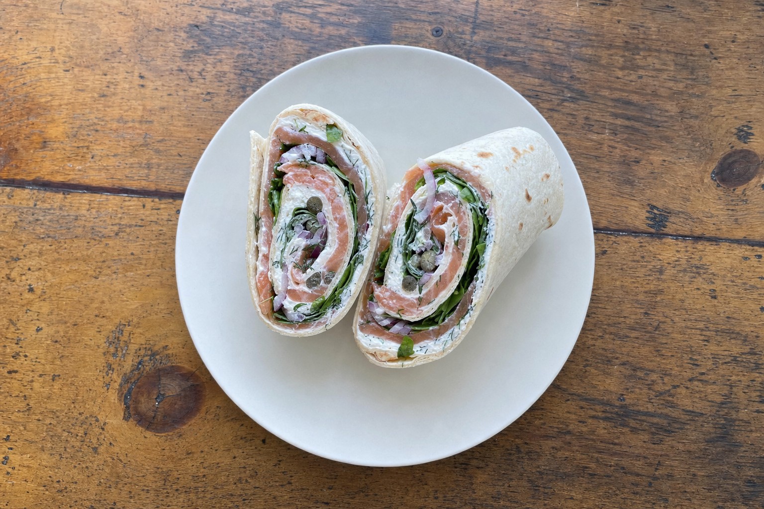 Wrap Frio de Salmão Fumado com Queijo Creme e Rúcula