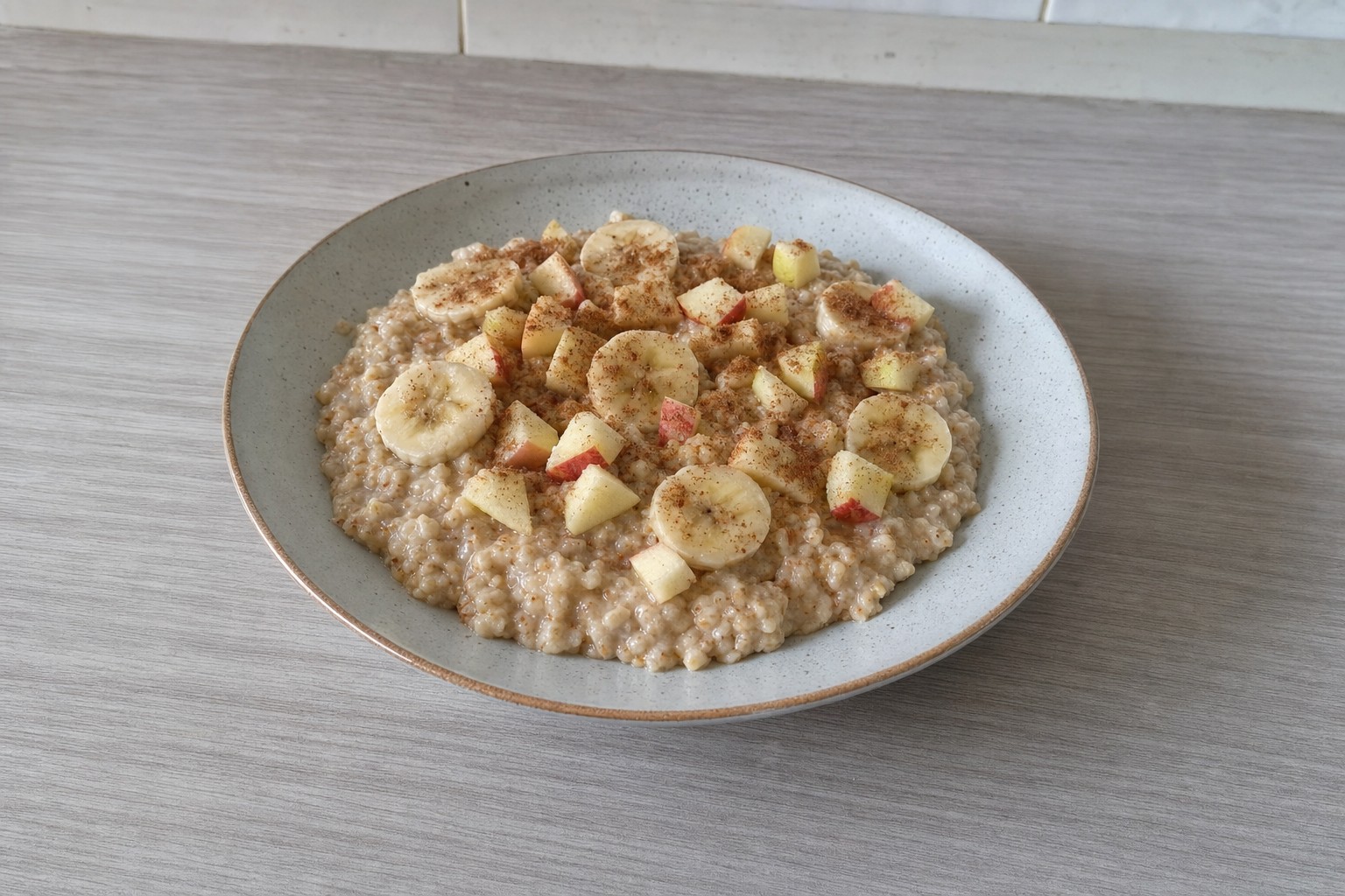 Papas de Aveia com Canela e Fruta