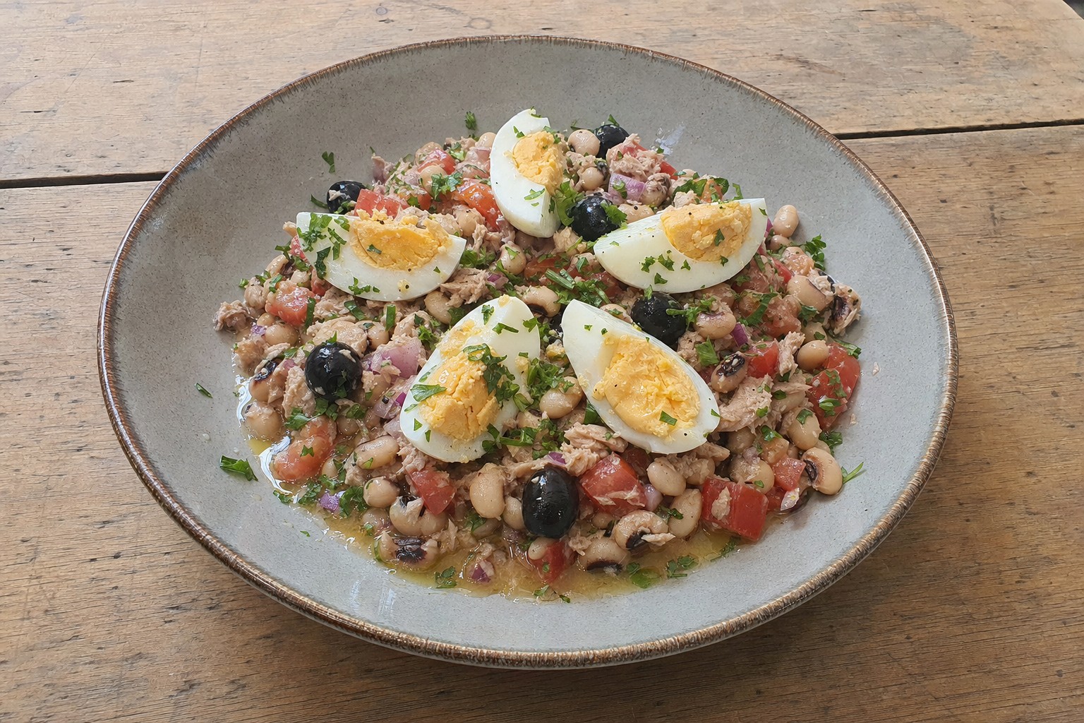 Salada de Feijão-Frade com Atum e Ovo