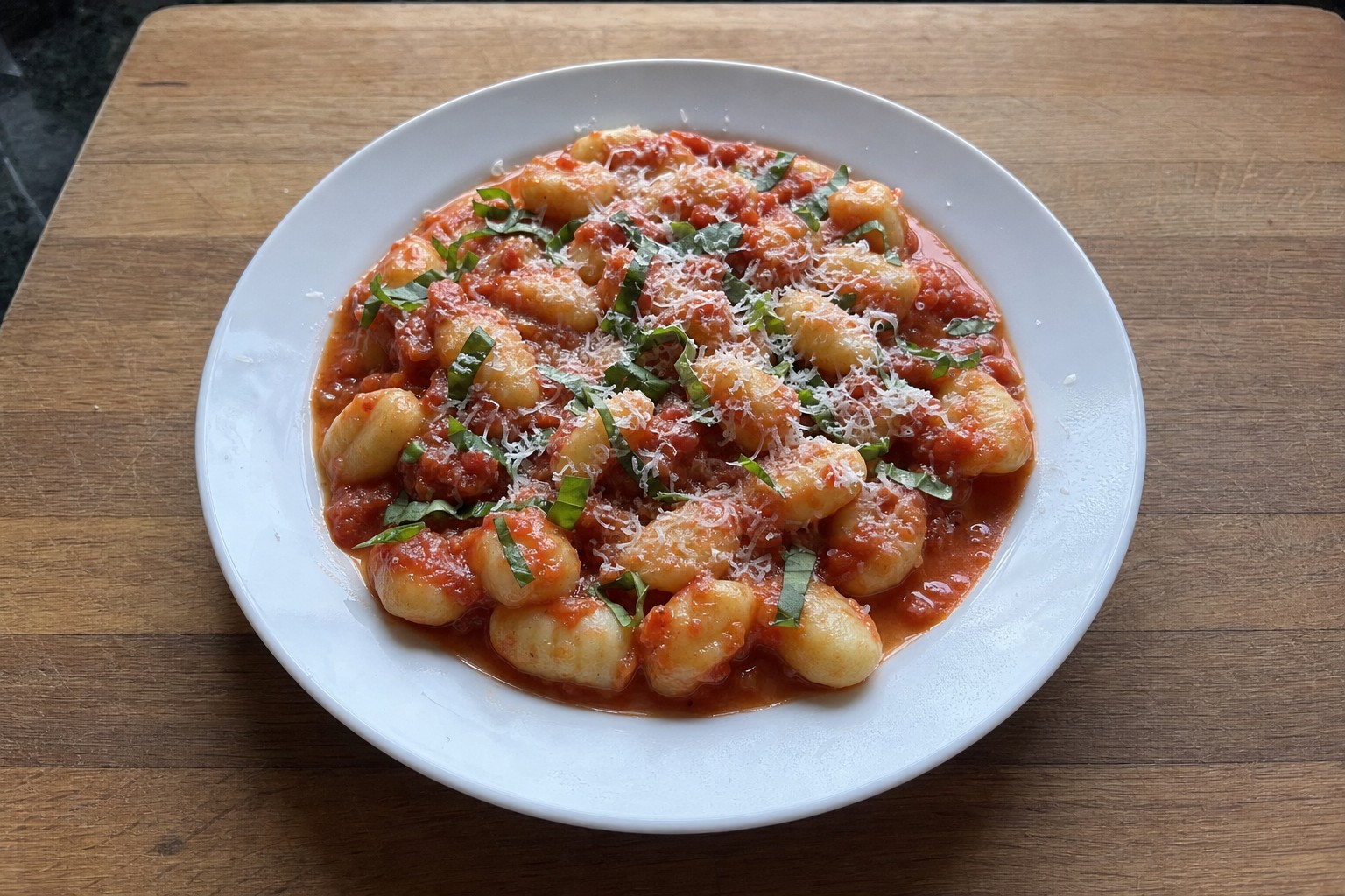 Gnocchi com Molho de Tomate e Manjericão