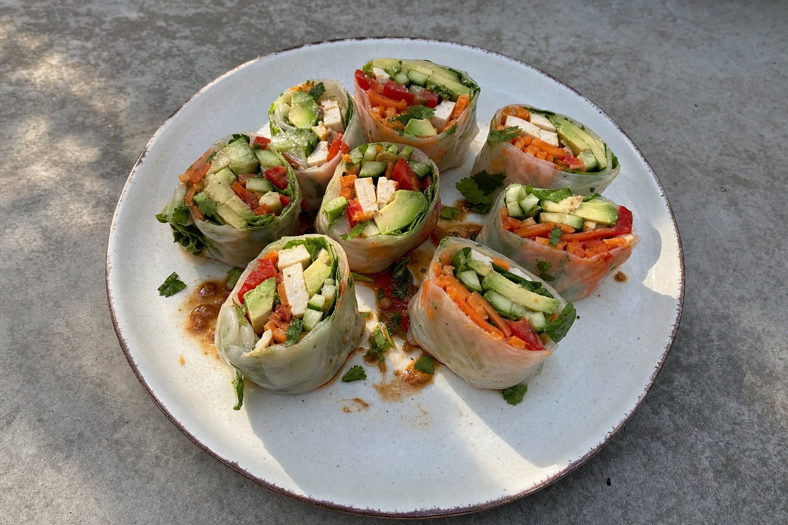 Rolinhos de Verão Vegan com Molho de Amendoim