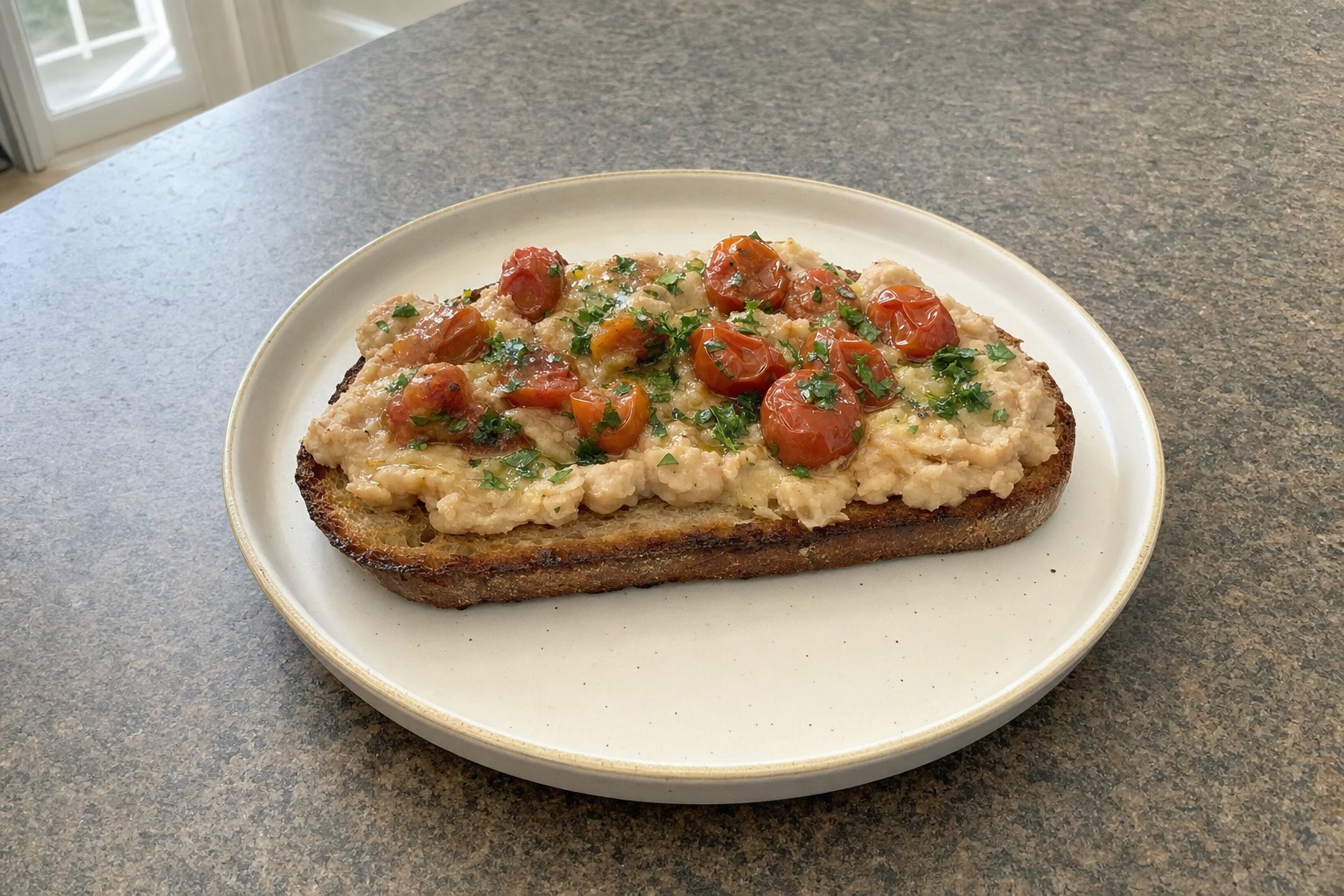 Tosta de Feijão Branco Esmagado com Alho e Limão