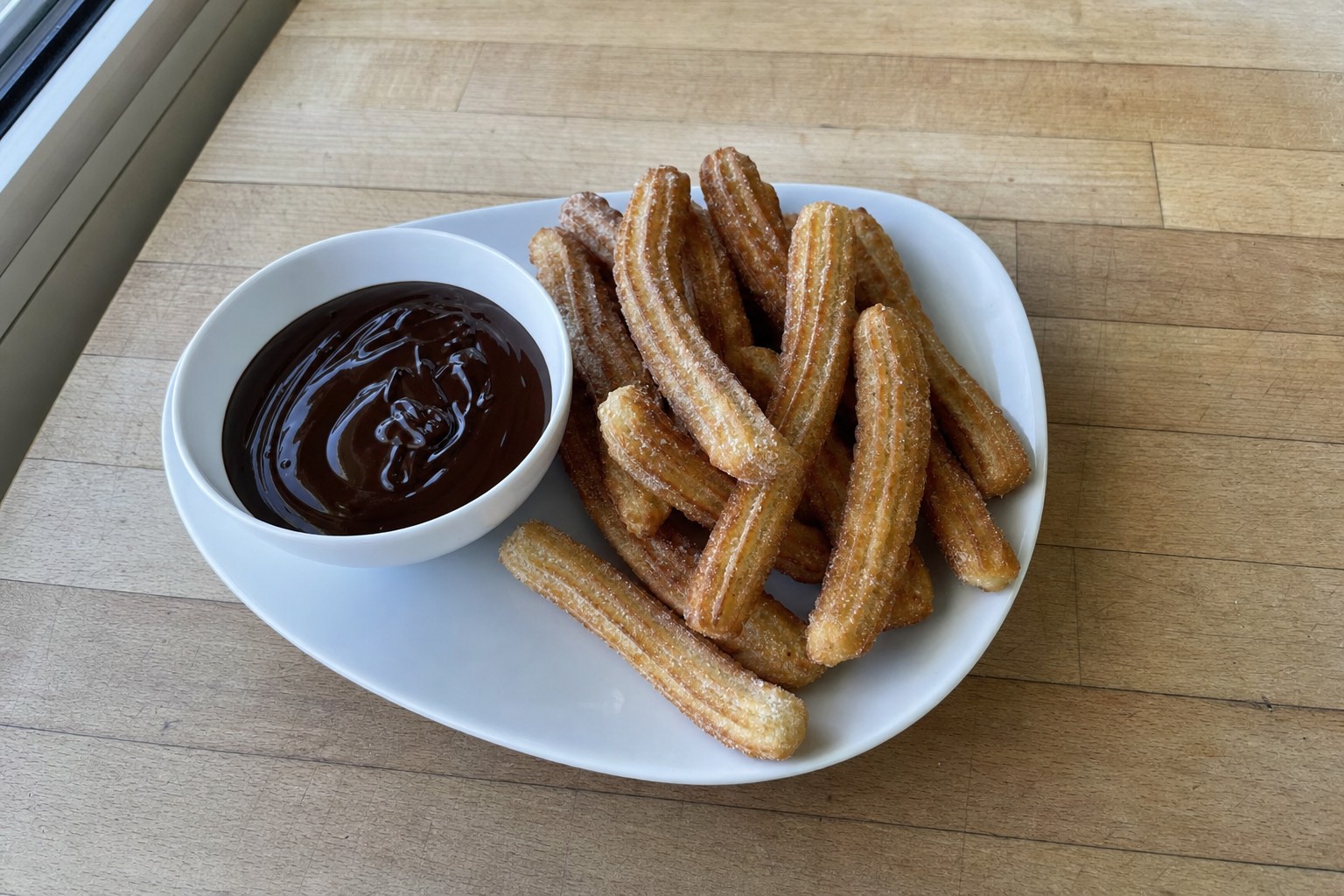 Churros com Açúcar e Canela e Molho de Chocolate