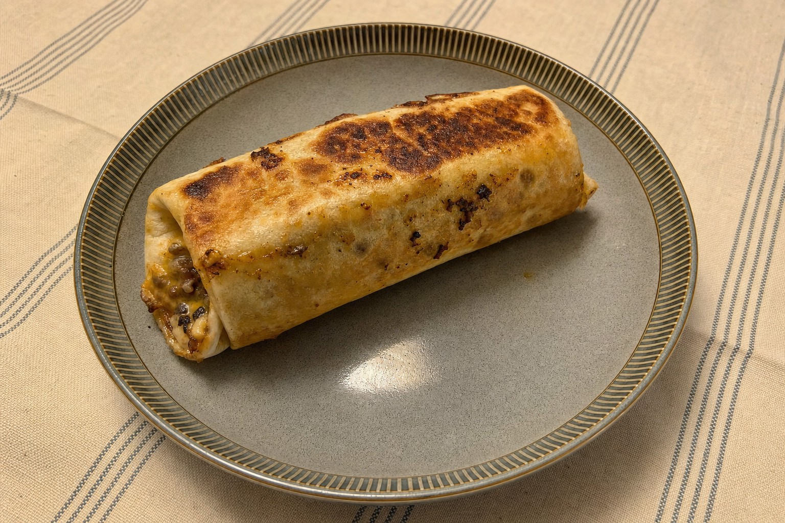 Burrito de Carne com Feijão Preto e Arroz