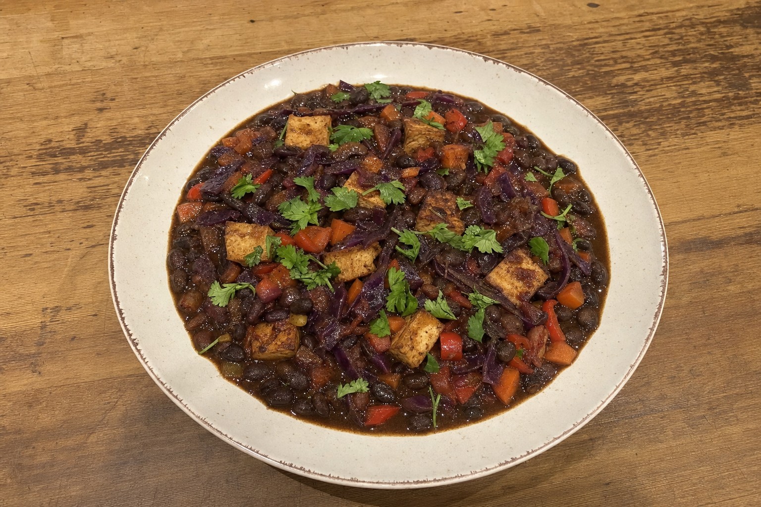 Feijoada Vegana de Legumes e Tofu Fumado