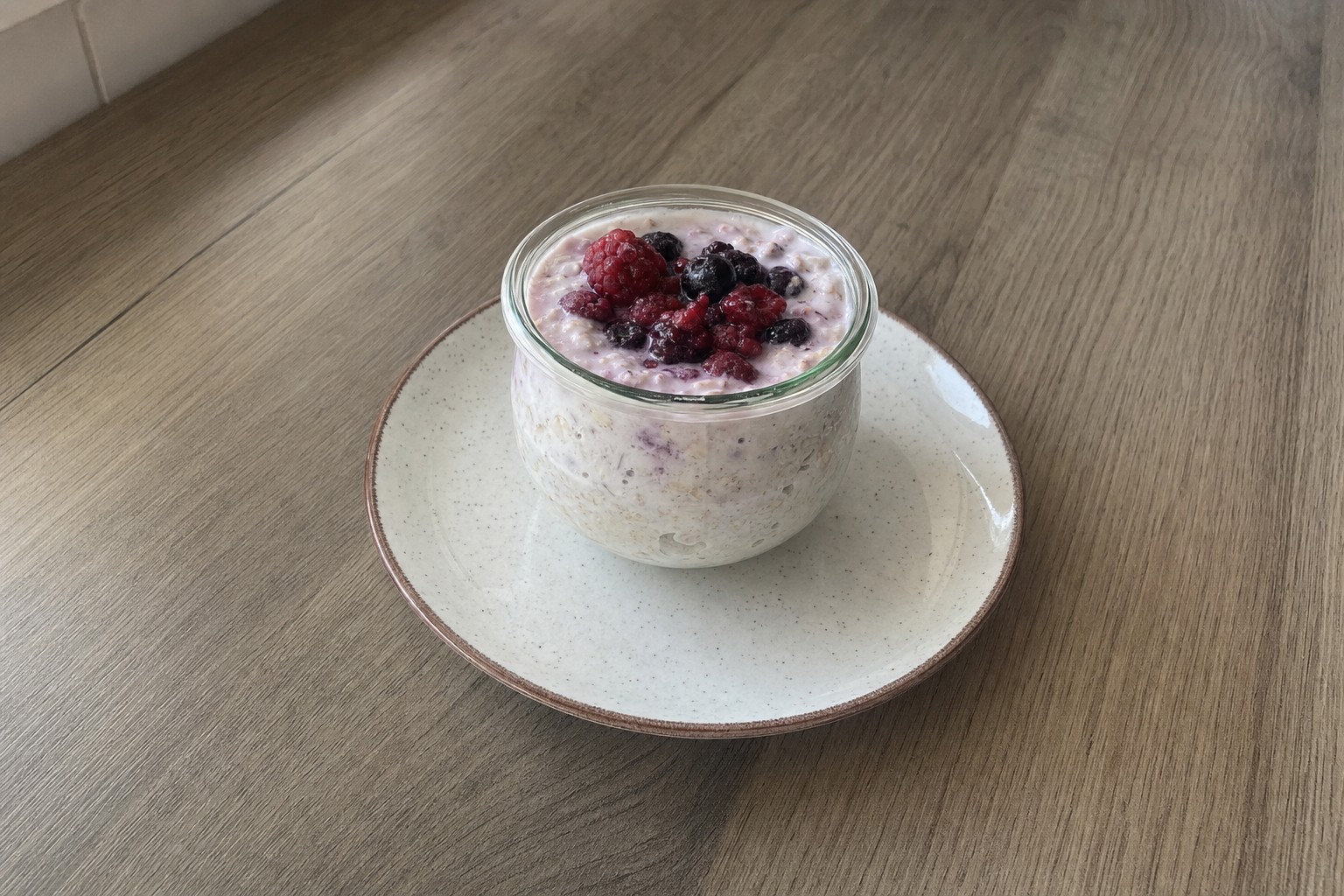 Overnight Oats Proteicos com Iogurte Grego e Frutos Vermelhos