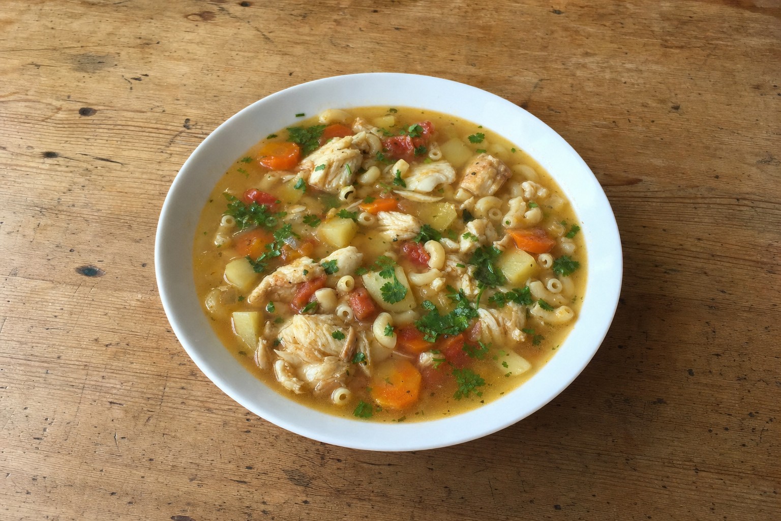 Sopa de Peixe com Massa e Coentros