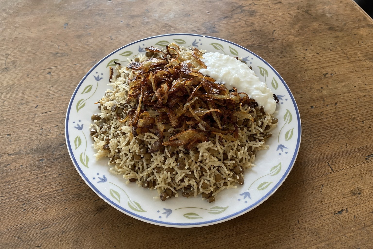 Mujadara (Arroz com Lentilhas e Cebola Caramelizada)