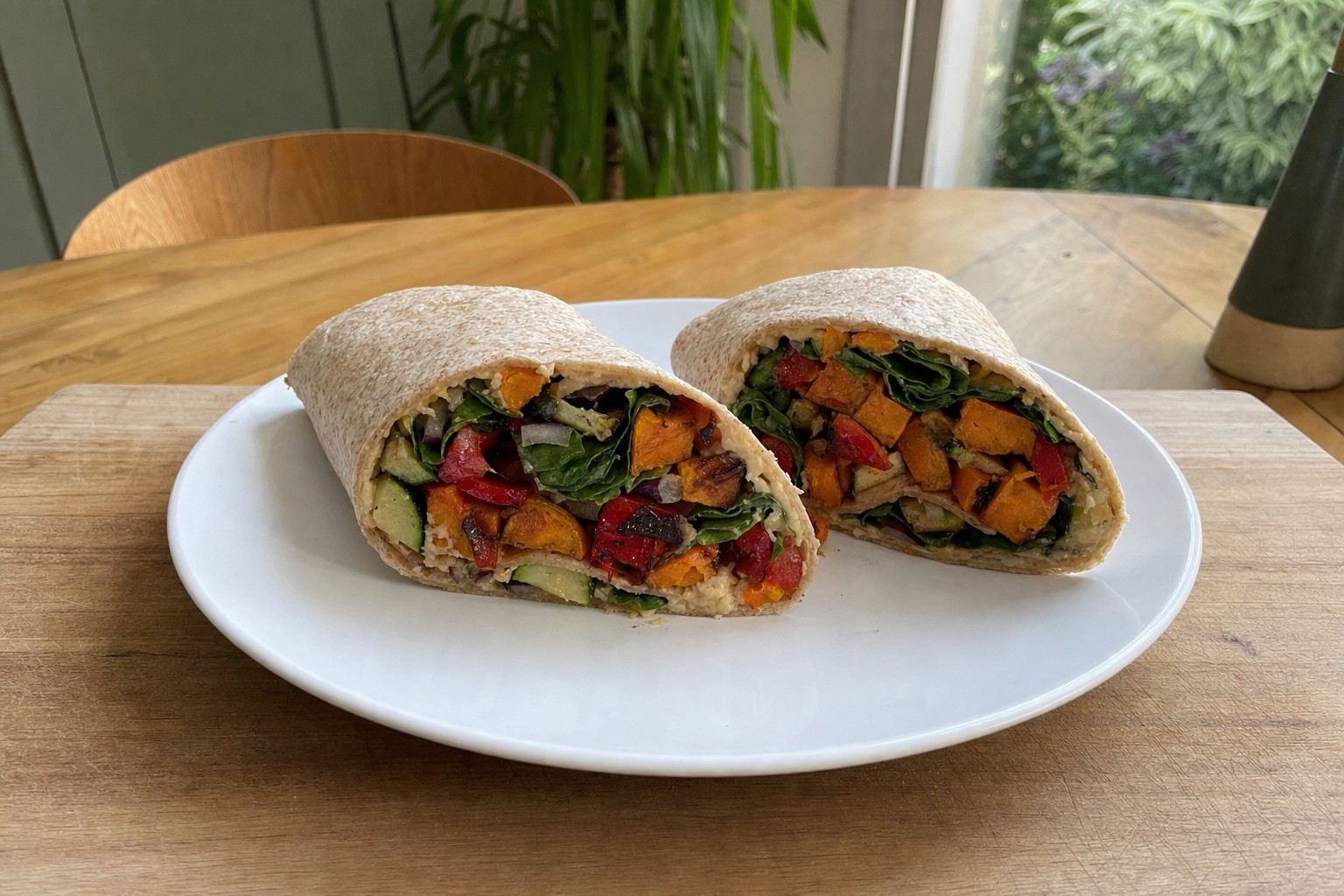 Wrap de Húmus com Legumes Assados