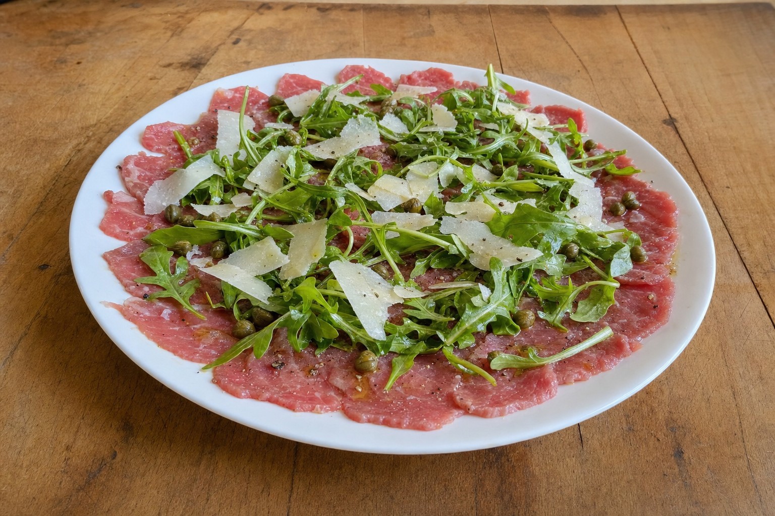 Carpaccio de Novilho com Rúcula e Parmesão