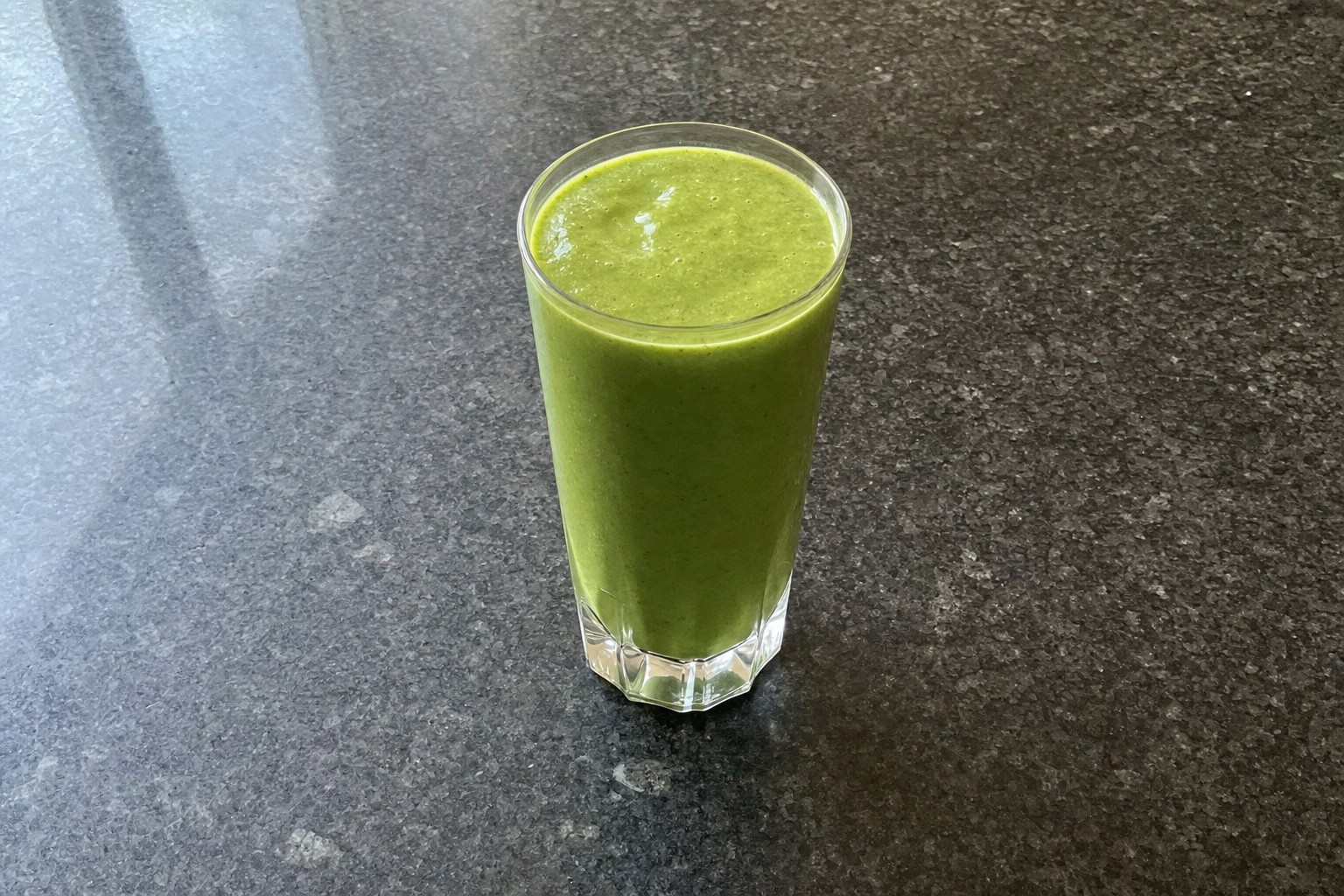 Smoothie Verde com Manga e Espinafres