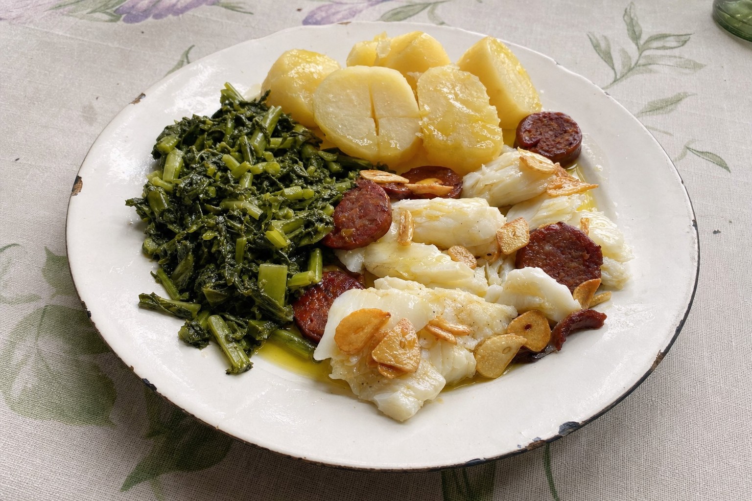 Bacalhau à Transmontana com grelos e azeite