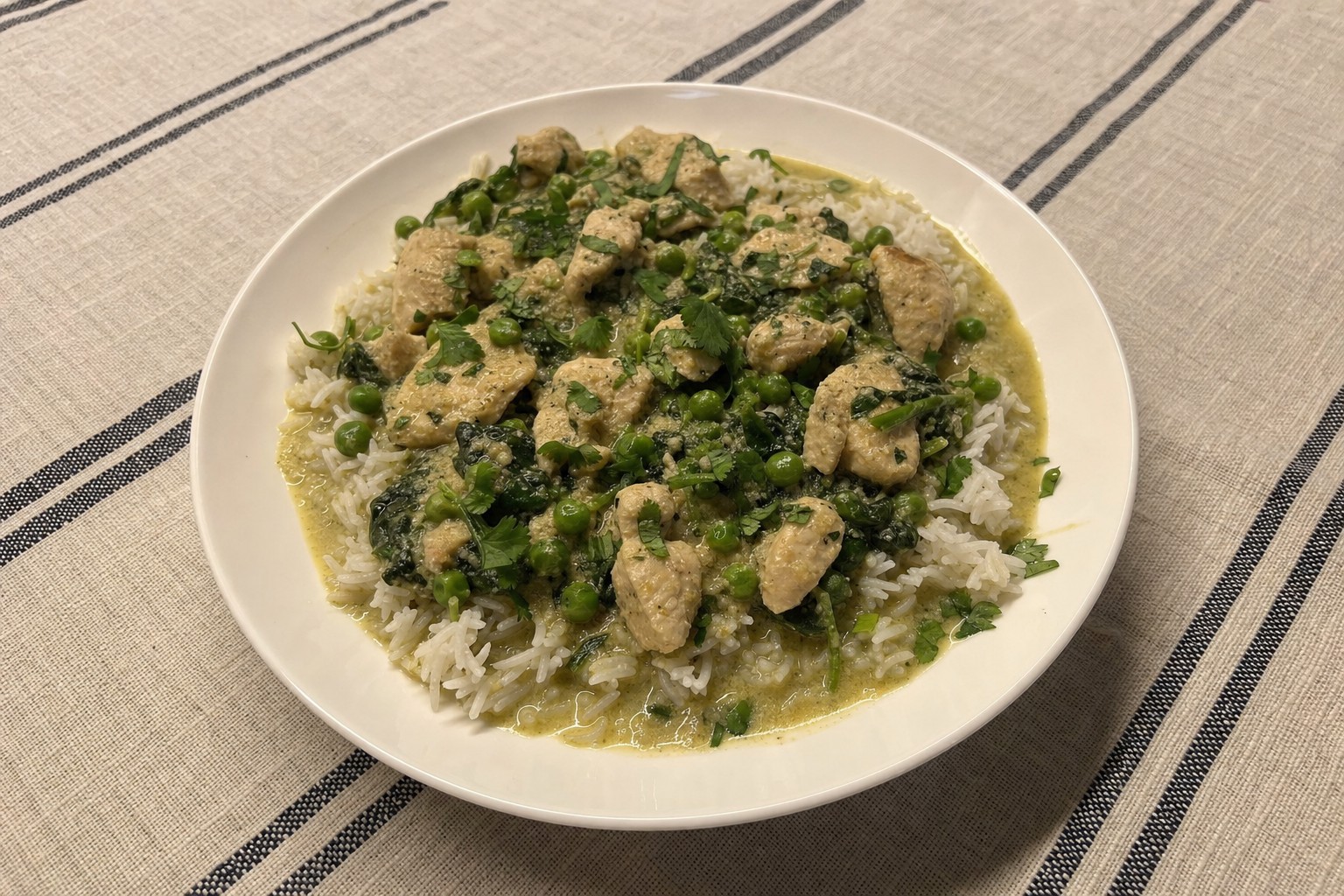 Frango com Curry Verde Tailandês e Arroz Jasmim