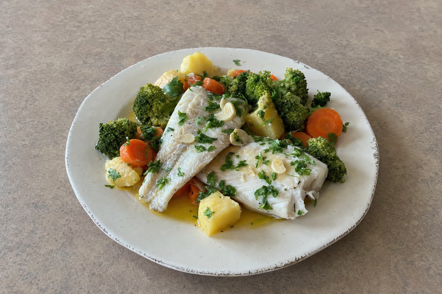 Pescada Cozida a Vapor com Legumes em 20 Minutos