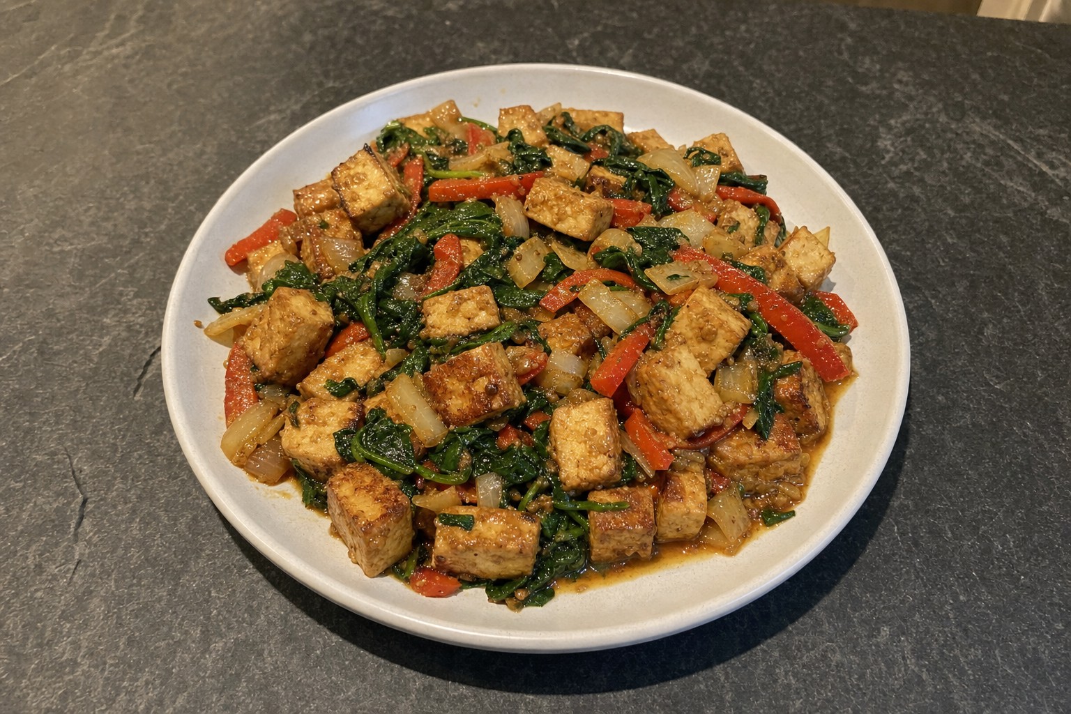 Tofu Mexido com Espinafres e Pimento