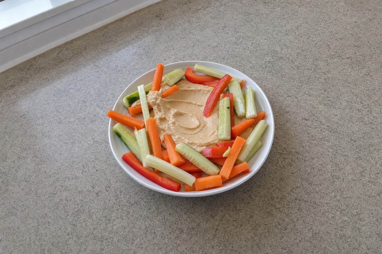 Hummus de Feijão Branco com Palitos de Legumes