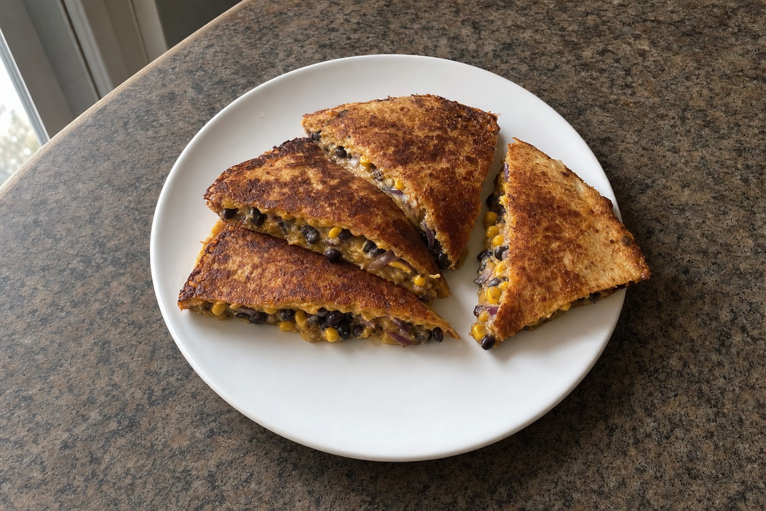 Quesadillas de Feijão Preto e Queijo