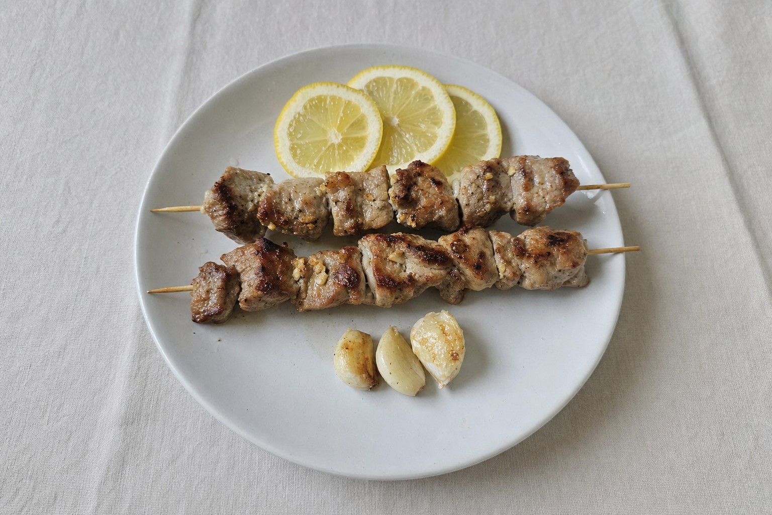 Espetadas Morunas de Porco Marinado
