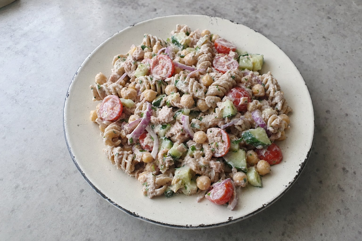 Salada de Massa Integral com Atum e Grão