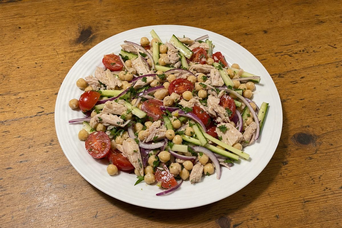 Salada de Grão-de-Bico com Atum