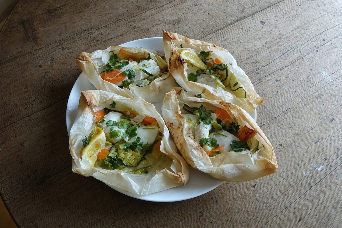 Peixe no Papelote com Legumes