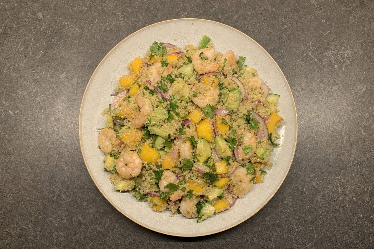 Salada Fria de Quinoa com Manga e Camarão