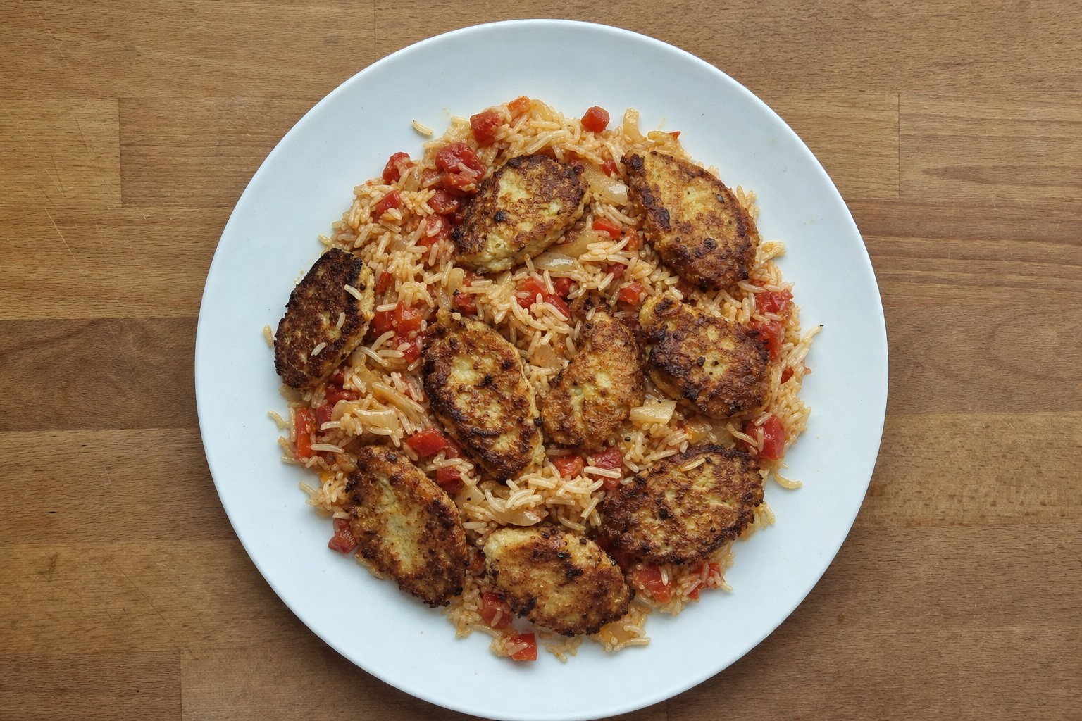 Pataniscas de bacalhau com arroz de tomate
