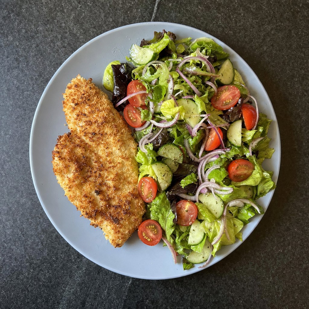 Milanesa de Frango Fit na Air Fryer com Salada Fresca