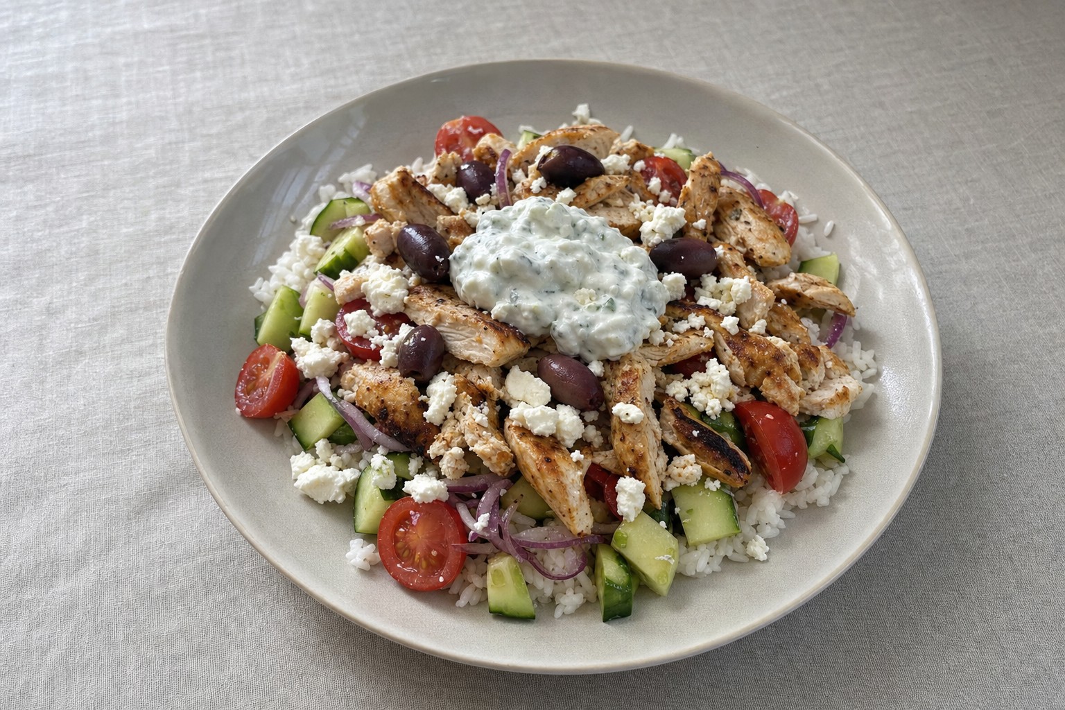 Bowl de Frango Marinado com Iogurte Grego e Tzatziki