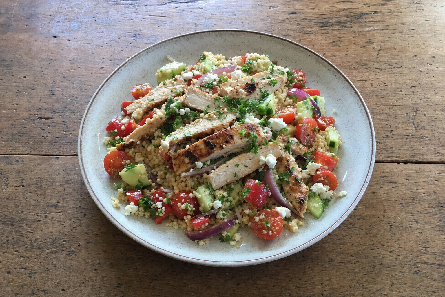 Bowl de Couscous com Frango Mediterrâneo