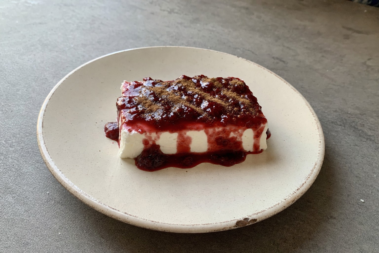Queijo Fresco com Compota de Morango