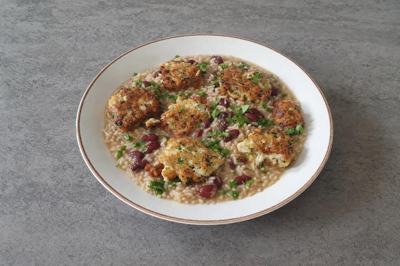 Pataniscas de Bacalhau com Arroz de Feijão