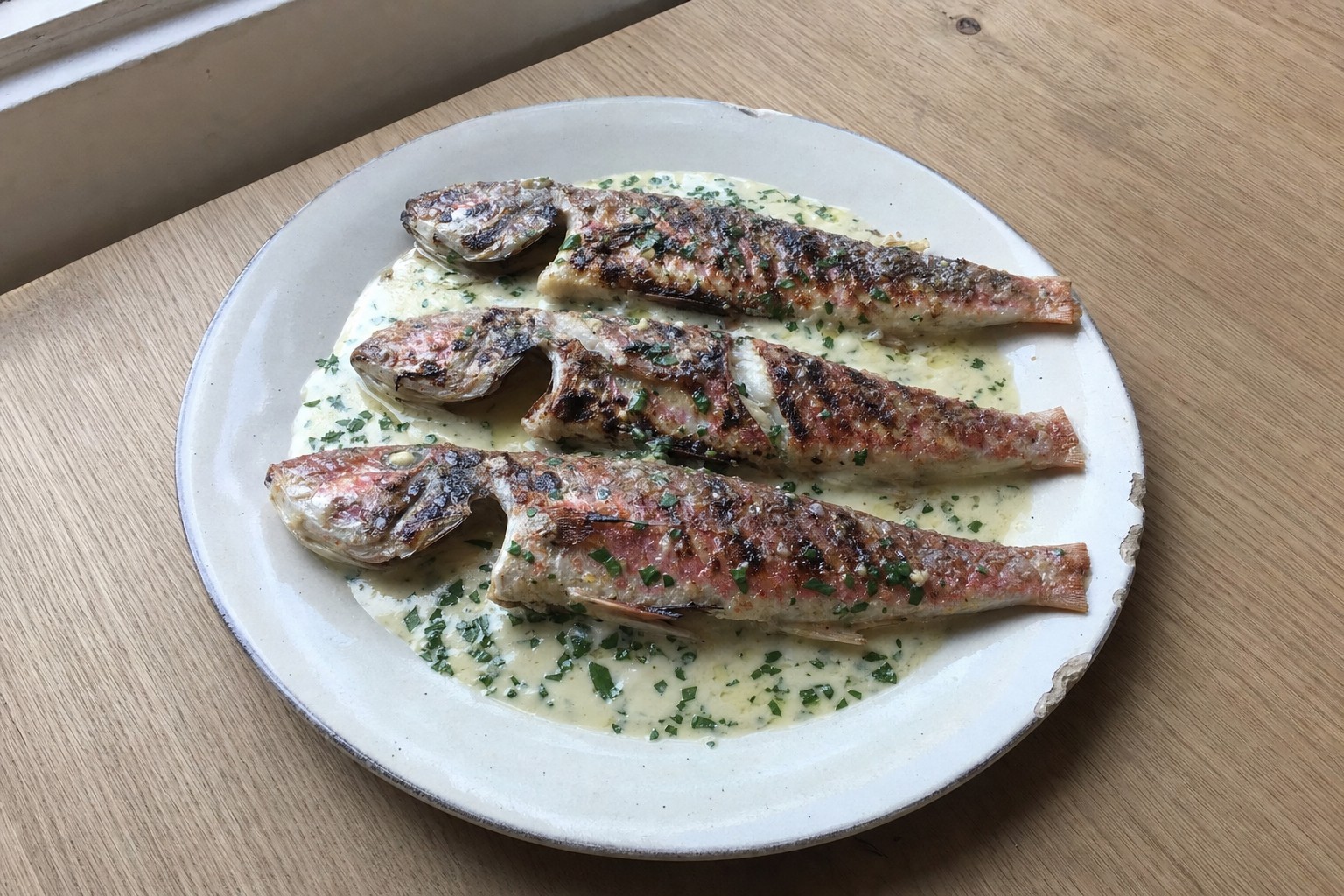 Salmonete Grelhado com Molho de Fígados