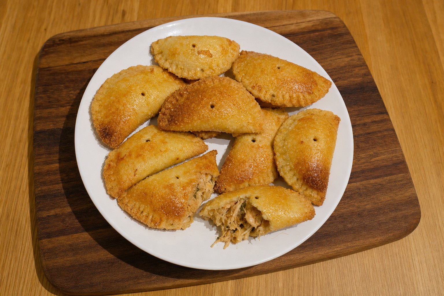 Empadas de frango com massa de tapioca