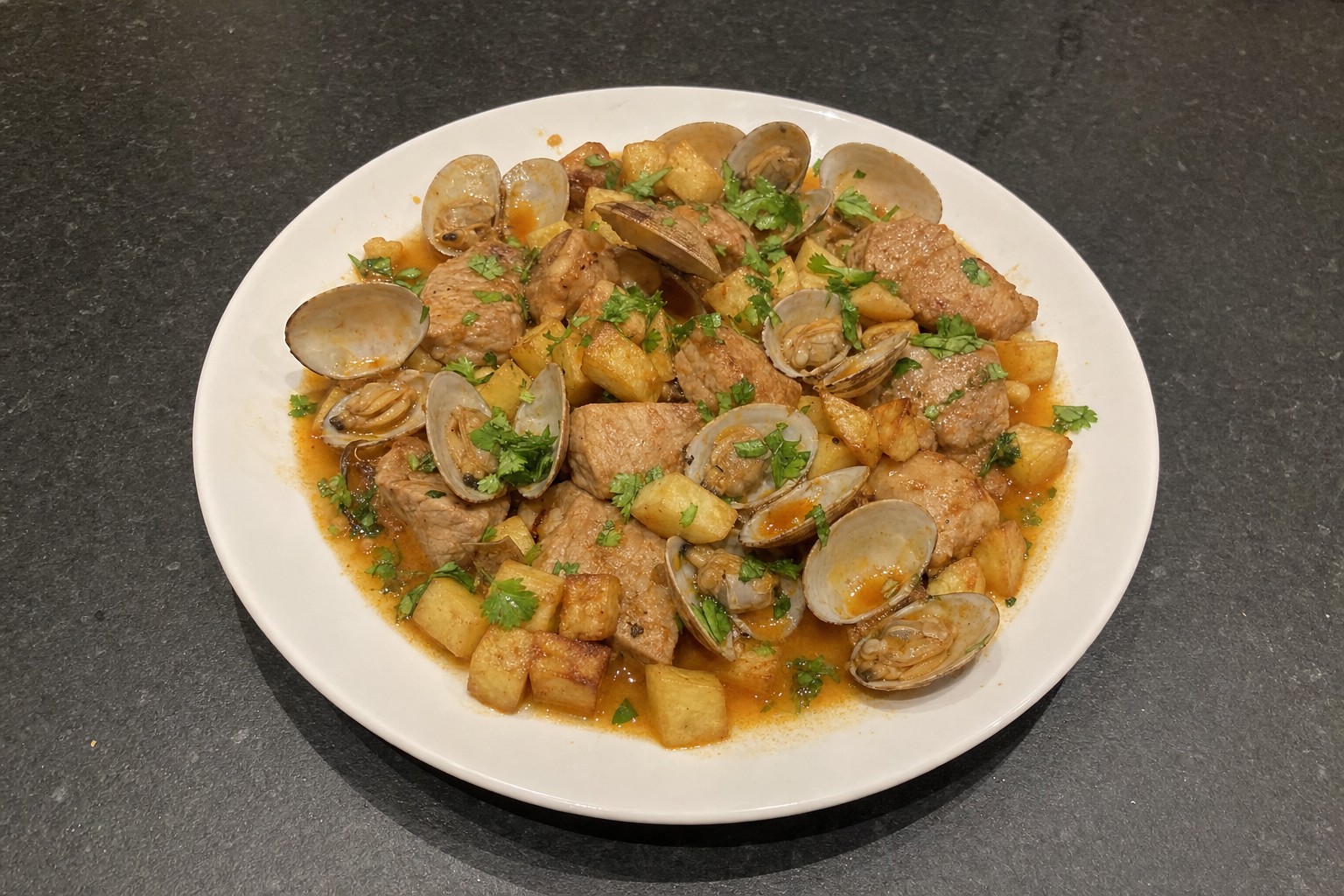 Carne de Porco à Alentejana